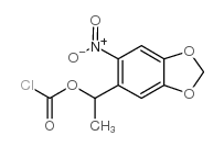 1-(6-硝基苯并[d][1,3]二噁茂-5-基)乙基氯甲酸酯结构式