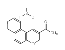 1-(1-(二氟硼基)-氧基-3H-苯并(f)色烯-2-基)-乙酮结构式
