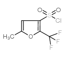 5-甲基-2-(三氟甲基)呋喃-3-磺酰氯结构式