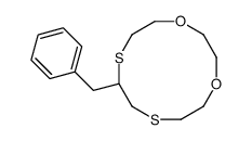 8-benzyl-1,4-dioxa-7,10-dithiacyclododecane结构式