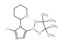 2-氯-1-(四氢-2H-吡喃-2-基)-5-(4,4,5,5-四甲基-1,3,2-二氧硼烷)-1H-咪唑结构式