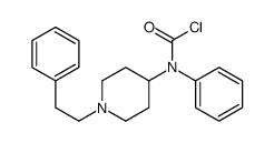 N-phenyl-N-[1-(2-phenylethyl)piperidin-4-yl]carbamoyl chloride Structure