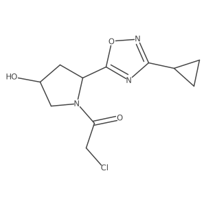 2-Chloro-1-[(2S,4R)-2-(3-cyclopropyl-1,2,4-oxadiazol-5-yl)-4-hydroxypyrrolidin-1-yl]ethanone Structure